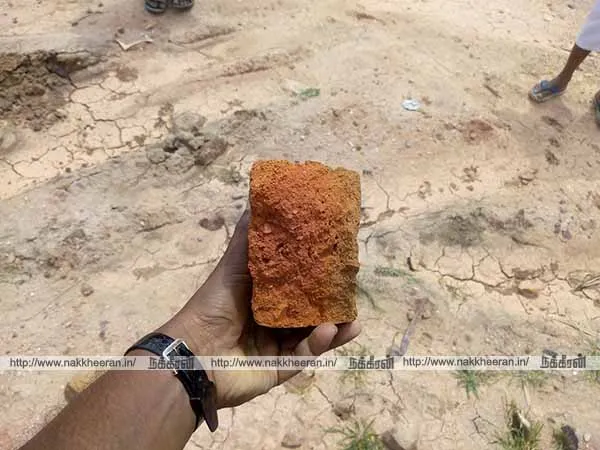 The Vatatsar office decided to engage in the struggle of the CPI (M) by constructing a buggy brick